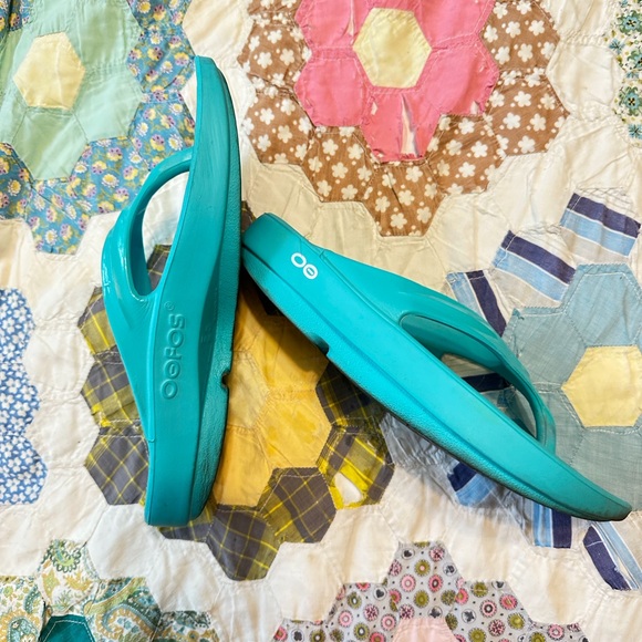 WOMEN’S SIZE 7 OOFOS - Picture 3 of 5